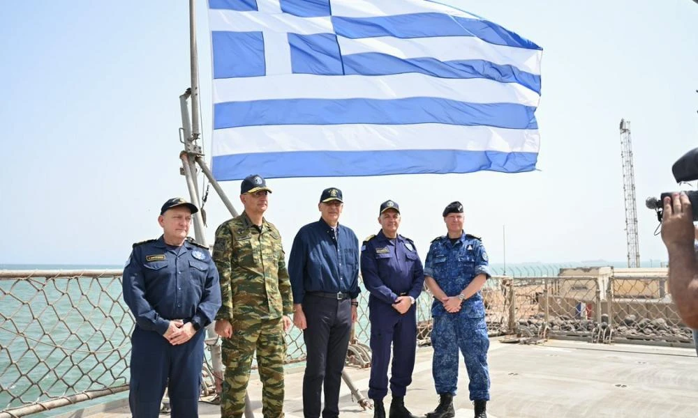 Δένδιας και Μπορέλ επισκέφθηκαν την φρεγάτα «Ψαρά» - Το σκάφος συμμετέχει στην επιχείρηση «Ασπίδες»